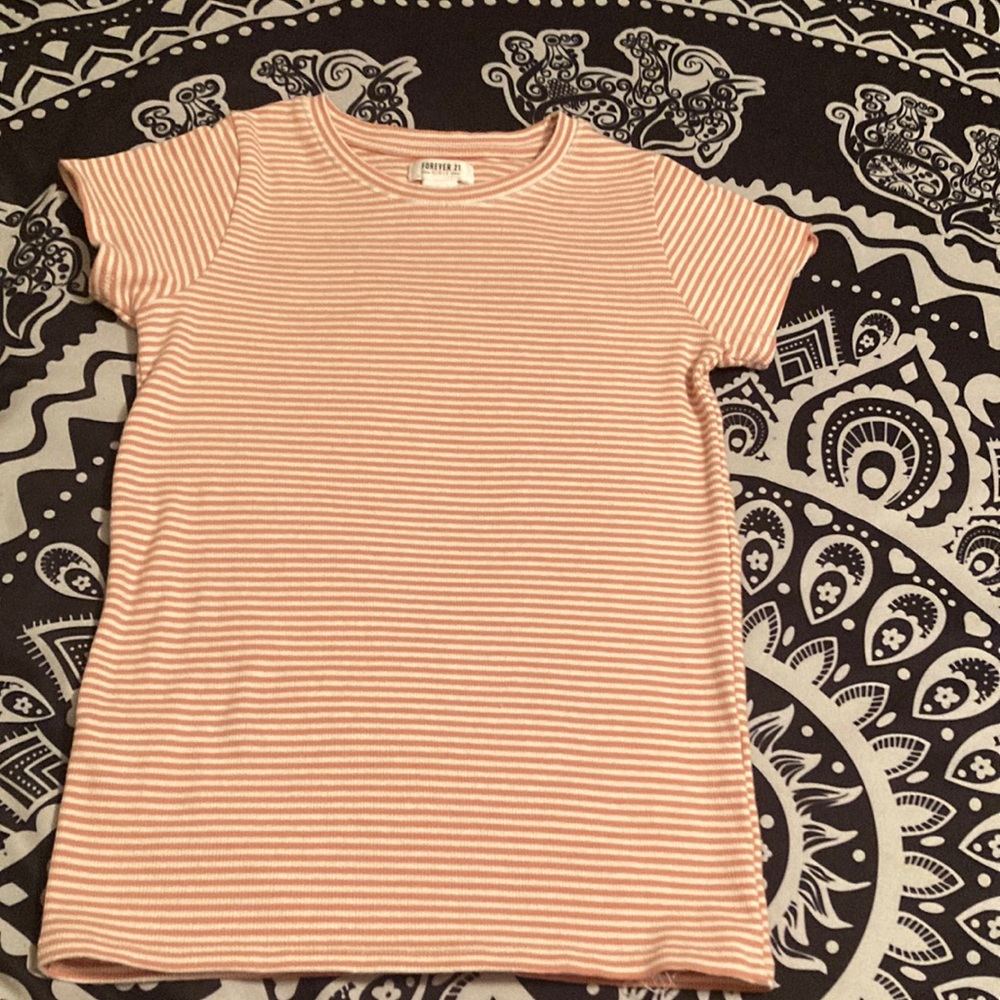 A striped t shirt short sleeve! Size 13/14 in kids!